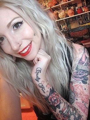 Sexy Tattooed Bitches 045