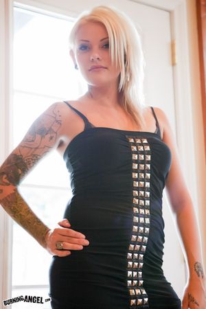 Hot Emo 04514648