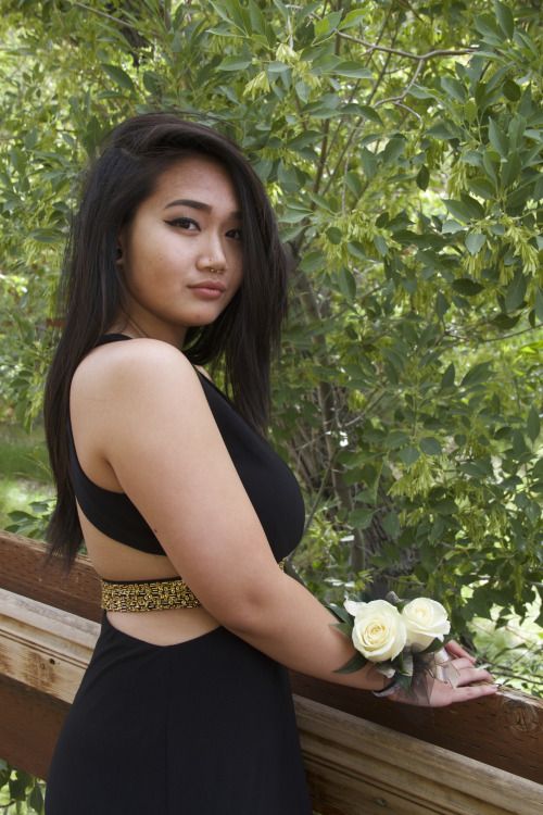 trucphoung:

THIS UNEDITED AND I LOOK FAT BUT HEY PROM 2015...