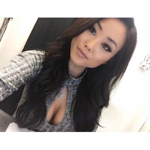 msannielove:Selfie before dinner. Hair did