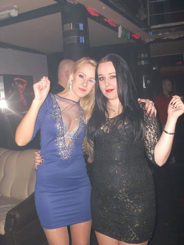 Bimbos clubbing