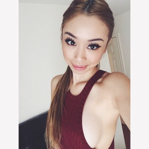 emi-kat:
Some tops are not made for undergarments so fuck a...