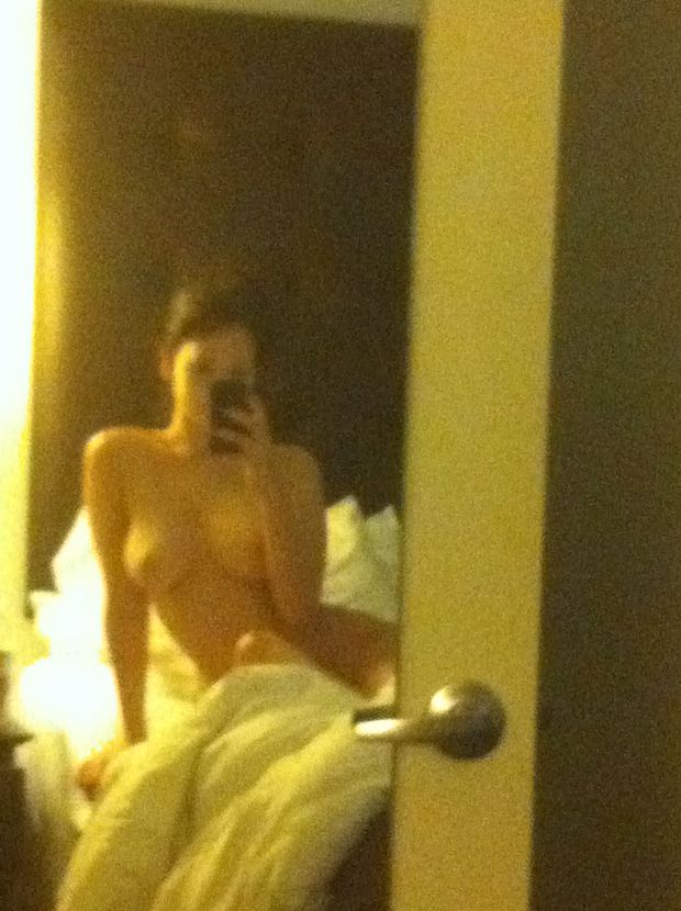 Complete set of Jennifer Lawrence leaked phone images (91 IMAGES-NSFW)  | photo 22