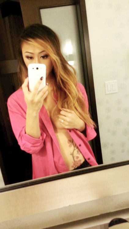 itsjusttmarylyn:

Selfie game strong kinda. Bigboobs, Toket...