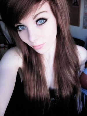 She's pretty hot, no matter what color her hair is.