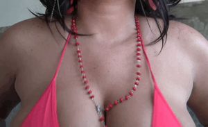 Jiggly Boobs in Bikini