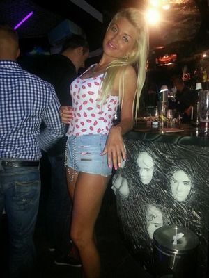 Sweet blonde rave chick