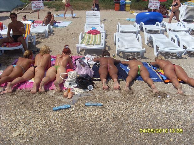 What a nude view.... best beach ever