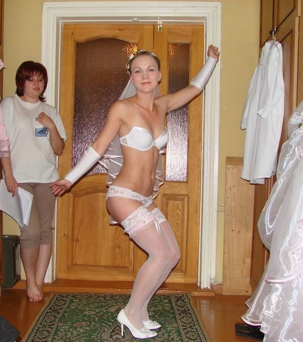 Amateur Girls Posing In Sexy Lingerie 833