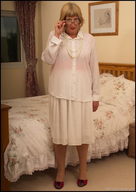 Grandma with Glasses – Horny British Chubby Mama Getting Very Dirty …