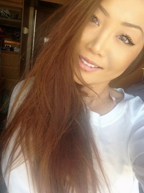 athousandpossibilitiesx:
Light up the world with your smile....