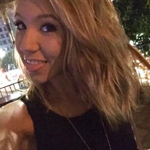 Hot and Sexy HD College Girl Pic - sexfetch.com