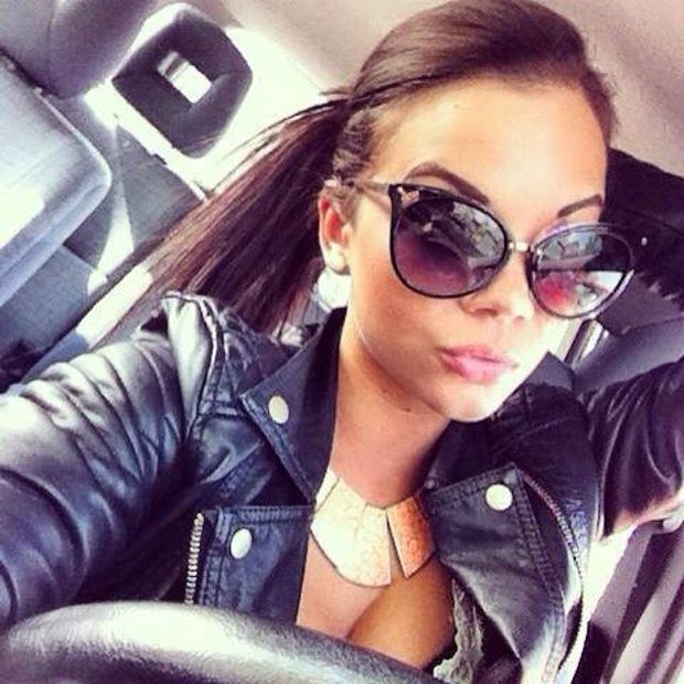 Another duck face selfie from some dumb bimbo chick