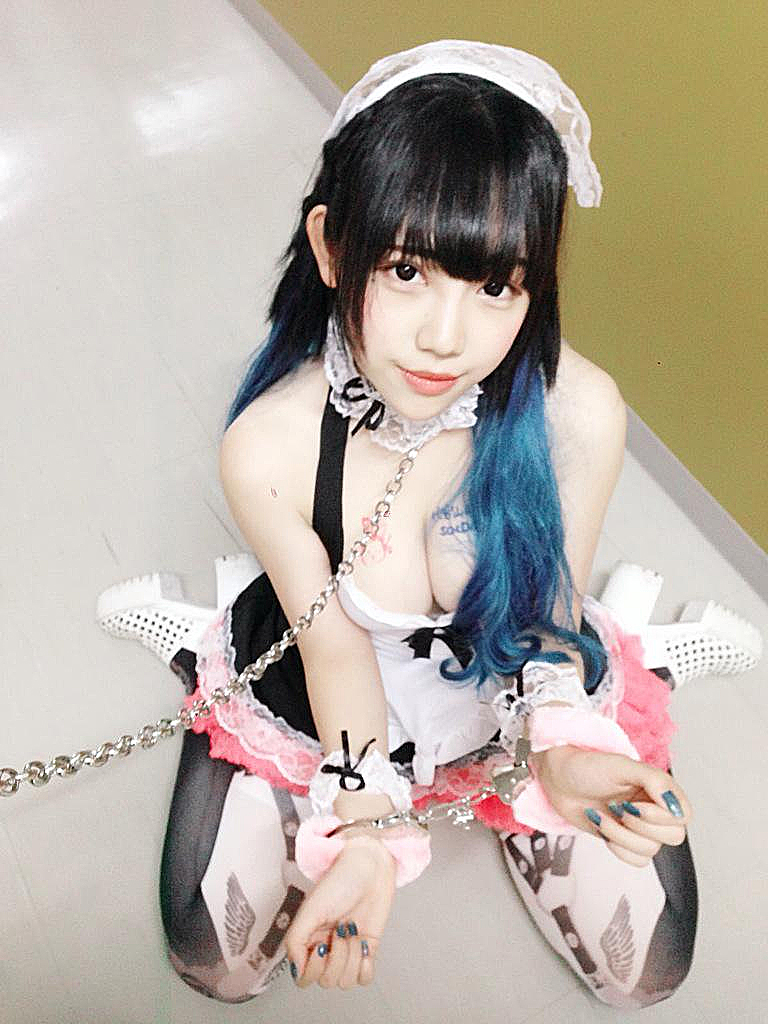 明日のリリイベはバンもん！ちゃんセクシーの巻。だけど衣装がまだ思いつかない。。 前回のセクシーの巻はメイドさんやったけろ