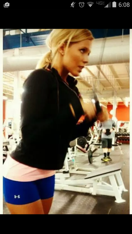 Hot  Full HD Yoga Pants Pics