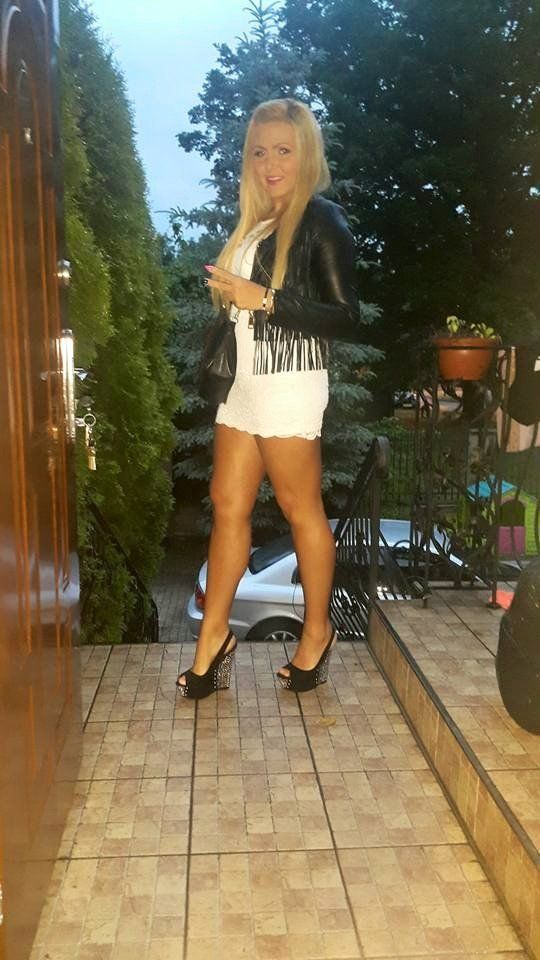 Blonde bimbo in high wedges and sexy outfit going out