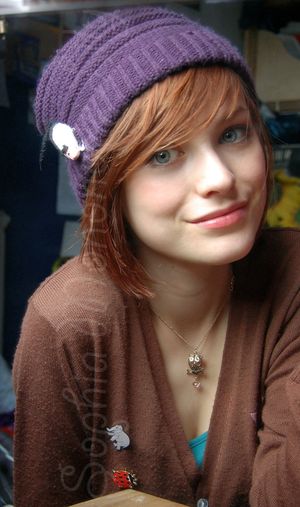 I'd love to see her in just the beanie