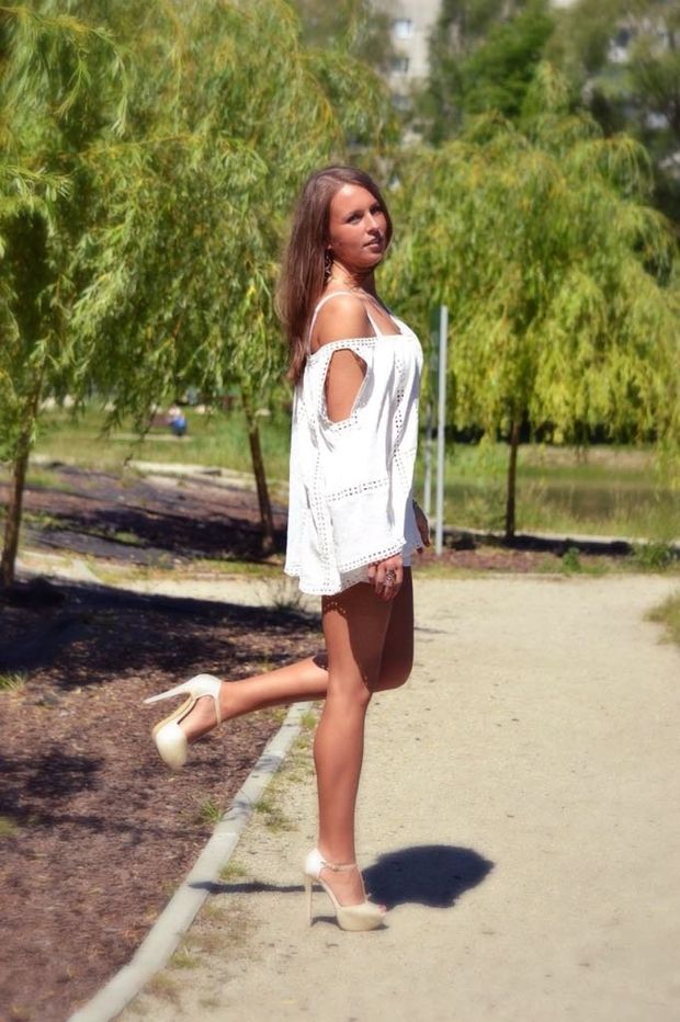 Tanned babe in the park wearing very skipy white top and T-strap peep toe platforms