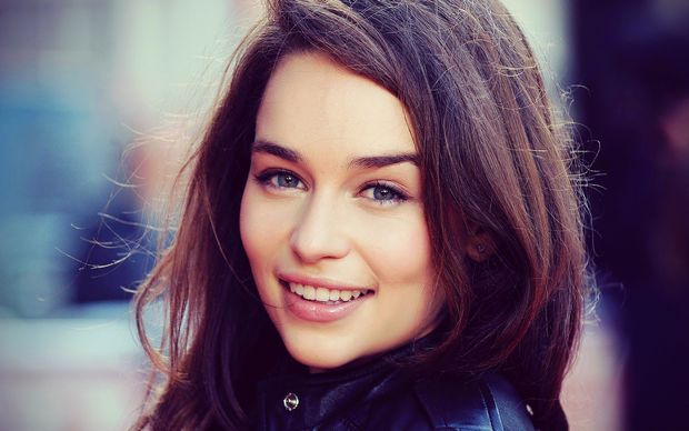 Emilia Clarke wide wallpaper