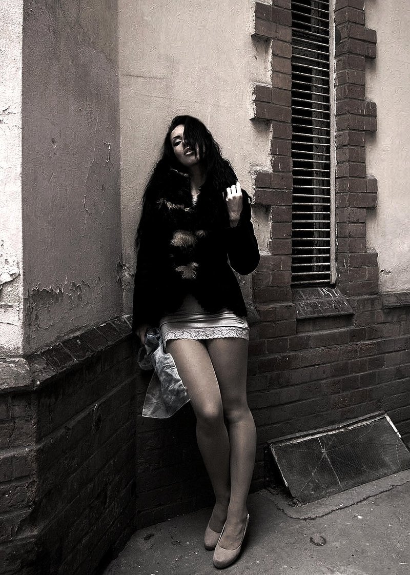 Backside alley and nasty chick hooking up