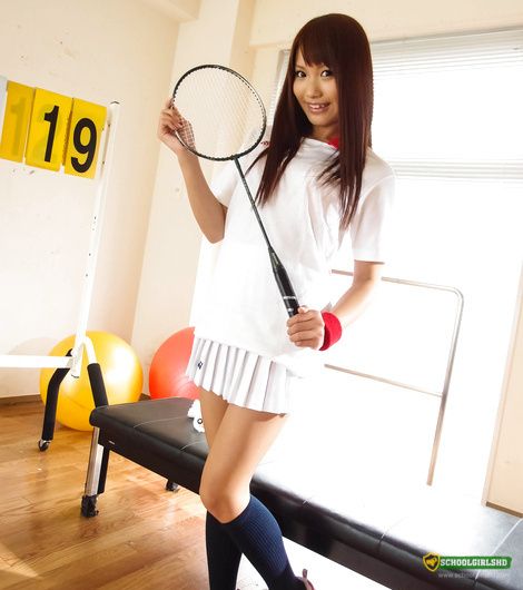 Sexy Teen Suzu Minamoto Lifts Her Skirt To Get Off