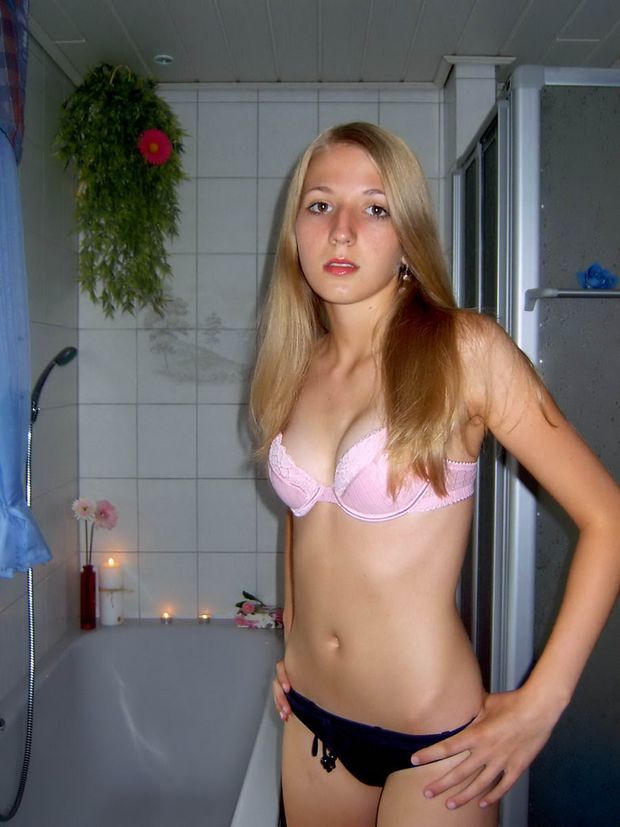 Sexy Blonde Teen Homemade Private Pics