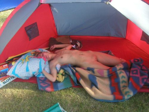 amateur babe naked in a tent