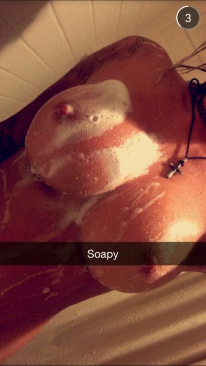 swappingsnapchats:

Her snapchat name here!
