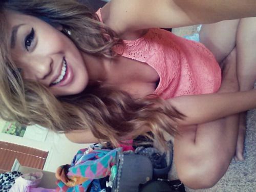 phanyialo:

Day 2 in California. 14 days left. Bigboobs, Toket...