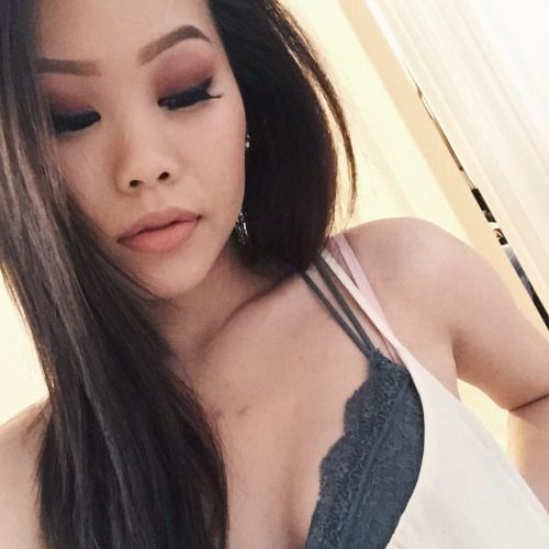 itssmimii:

Heh Bigboobs, Toket Gede, Tetek Montok, Foto Cewek...