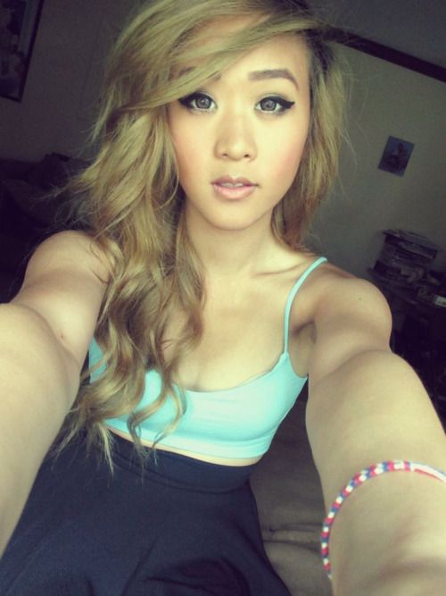 phanyialo:

Finally a day off from the eggroll shop. (:...
