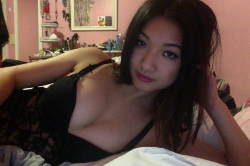 yungyayoo:

call me babygirl Bigboobs, Toket Gede, Tetek Montok,...
