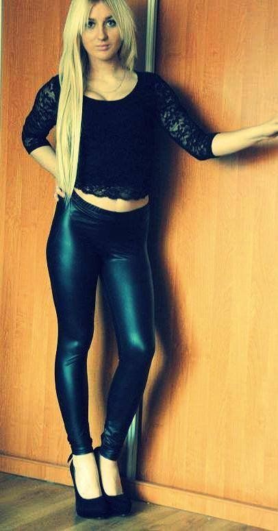 Curvy blonde in tight latex leggings