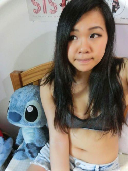veeforvictoria:

lol what are we looking at Bigboobs, Toket...