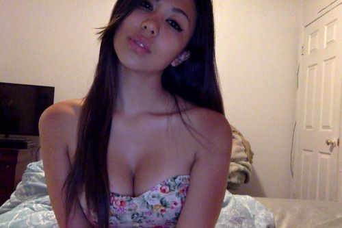 heyedith:

serious selfie Bigboobs, Toket Gede, Tetek Montok,...