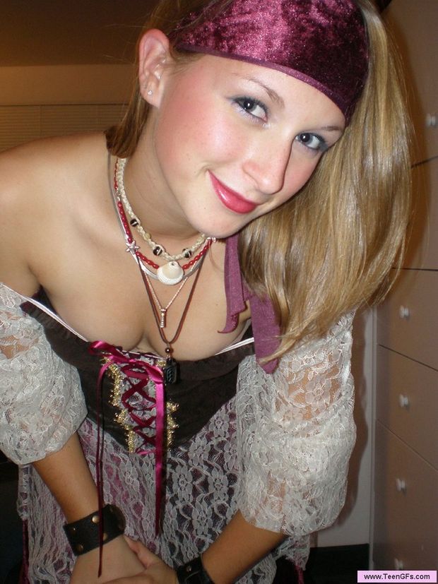 Sexy pirate girl :D