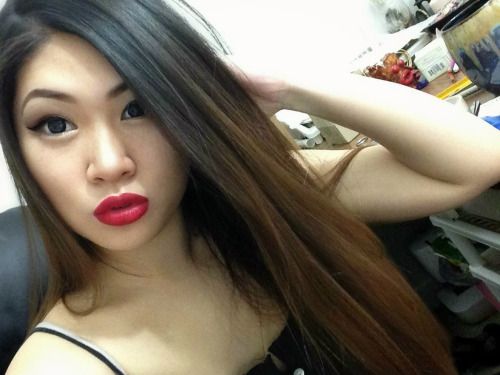ev01ve:

messy desk, messy mind. artist habits. Bigboobs, Toket...