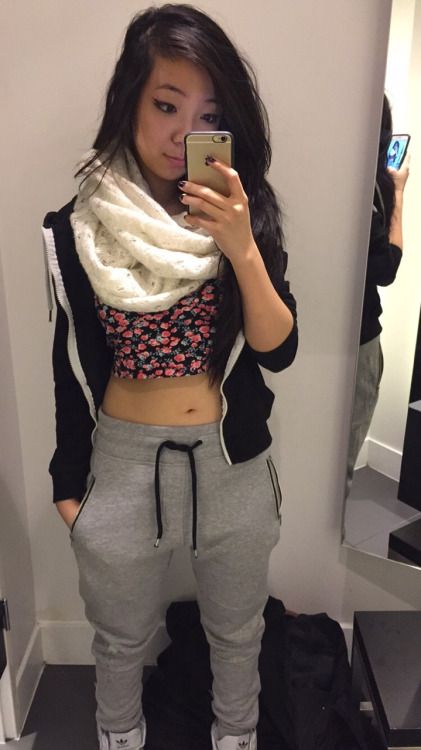 dangitsmel:

Bought my first pair of joggers Bigboobs, Toket...