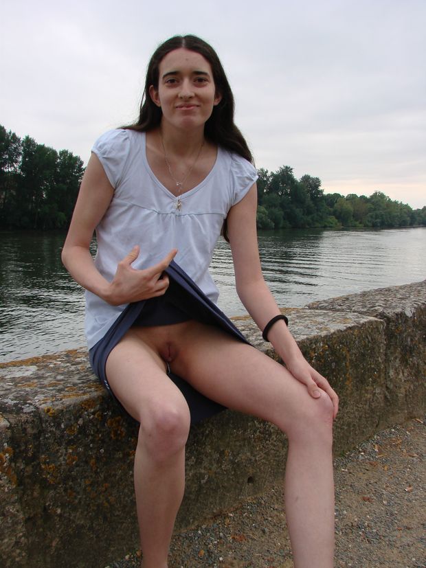amateur teen showing her pussy along the canal