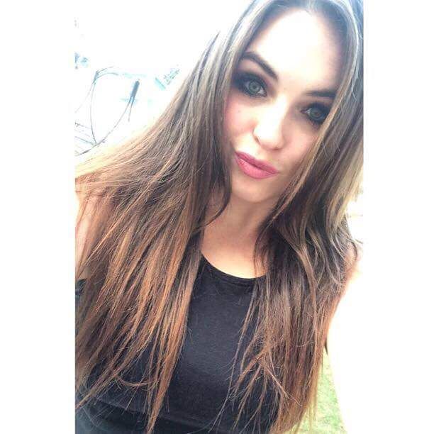 Alexis Frulling takes Selfie