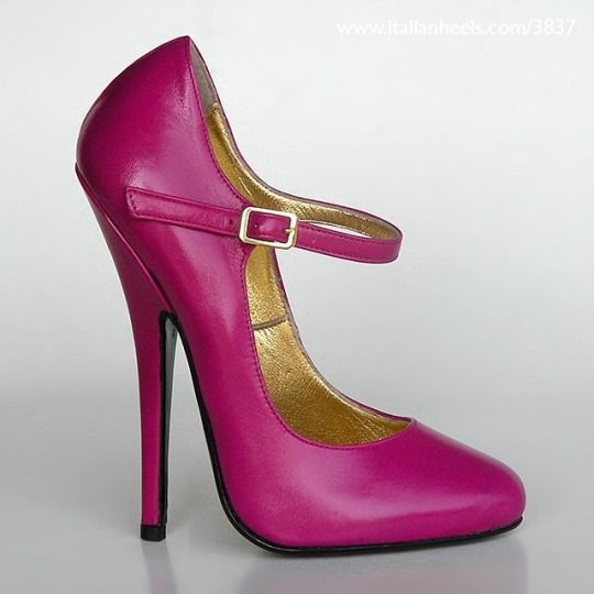 the kind of shoe i like to wear when i go to clubs, but i won't wear this kind of shoes at works, it will drive student mad >_