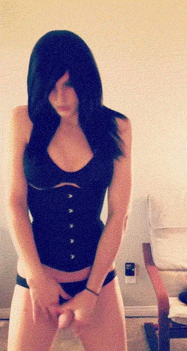 Young hot tranny stroking fast