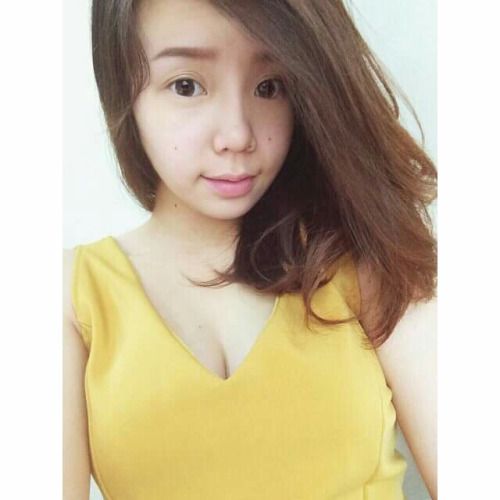 naughtymalaysia:

As promised!  Hottieee isn’t she? Now...