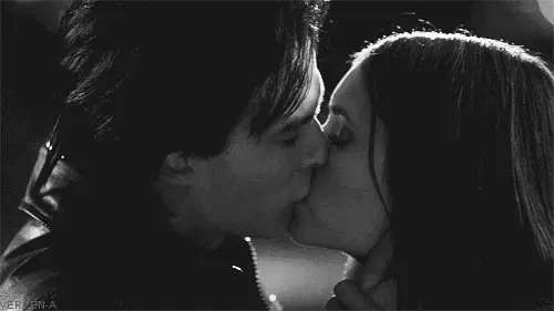The Awesome Benefits of Kissing 