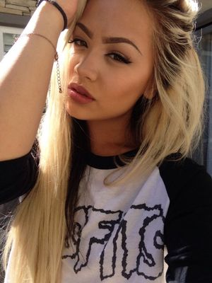 Talk To and Watch Beautiful Blondes Live Fuck and Finger Themselves…FREE