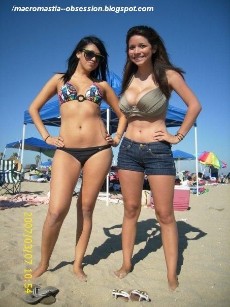 amateur beach girl with huge cleavage
