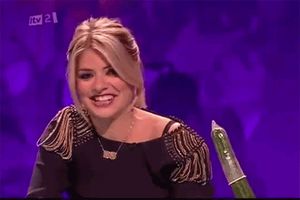 Holly Willoughby similar Katie Thornton ?, 10 most insanely sexy GIFs! Videos ZOOTODAY