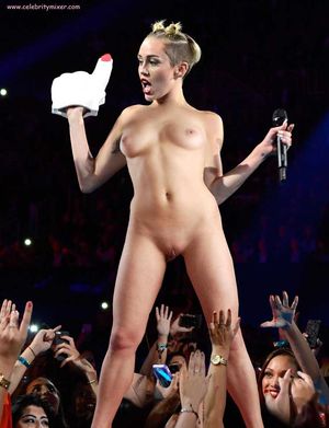 Miley-Cyrus-nude-stage