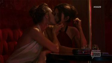 Mature Lesbian Kiss Gifs - SEX.COM