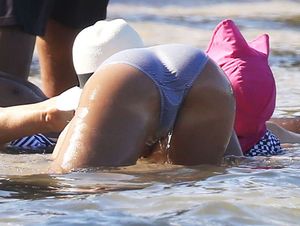Jessica Alba bikini butt